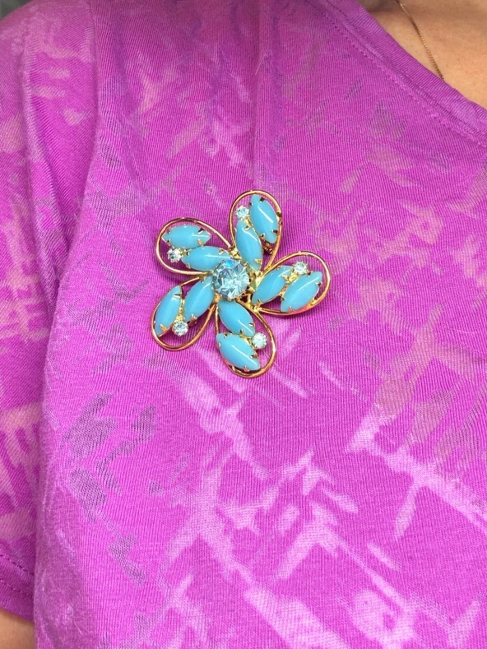 Beautiful Gold Plated Turquoise Rhinestone Flower Brooch